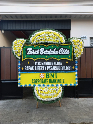Papan Bunga Duka di Paal Merah